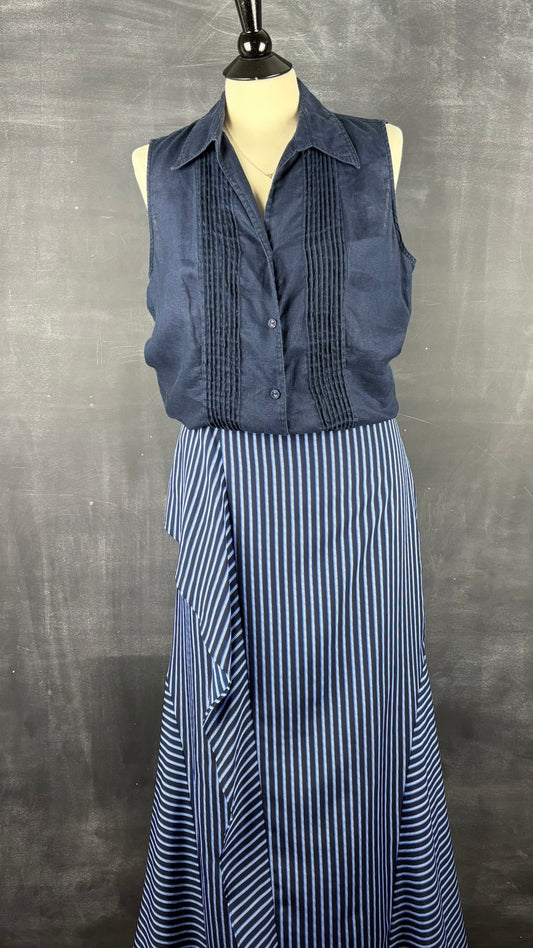 Jupe longue à rayures et volant Banana Republic, taille 12. Vue de l'agencement avec le chemisier sans manches en lin marine.