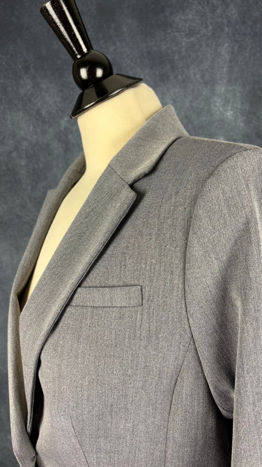 Blazer bleu gris lavable Banana Republic, taille 8. Vue de l'encolure.