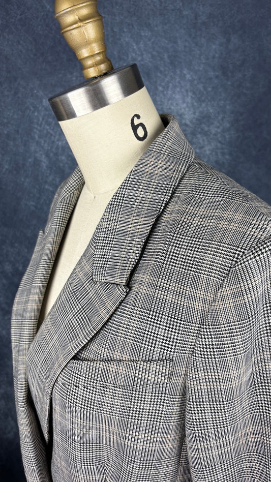 Blazer à carreaux prince de Galles ample à double boutonnage Babaton, taille 6. Vue de l'encolure.