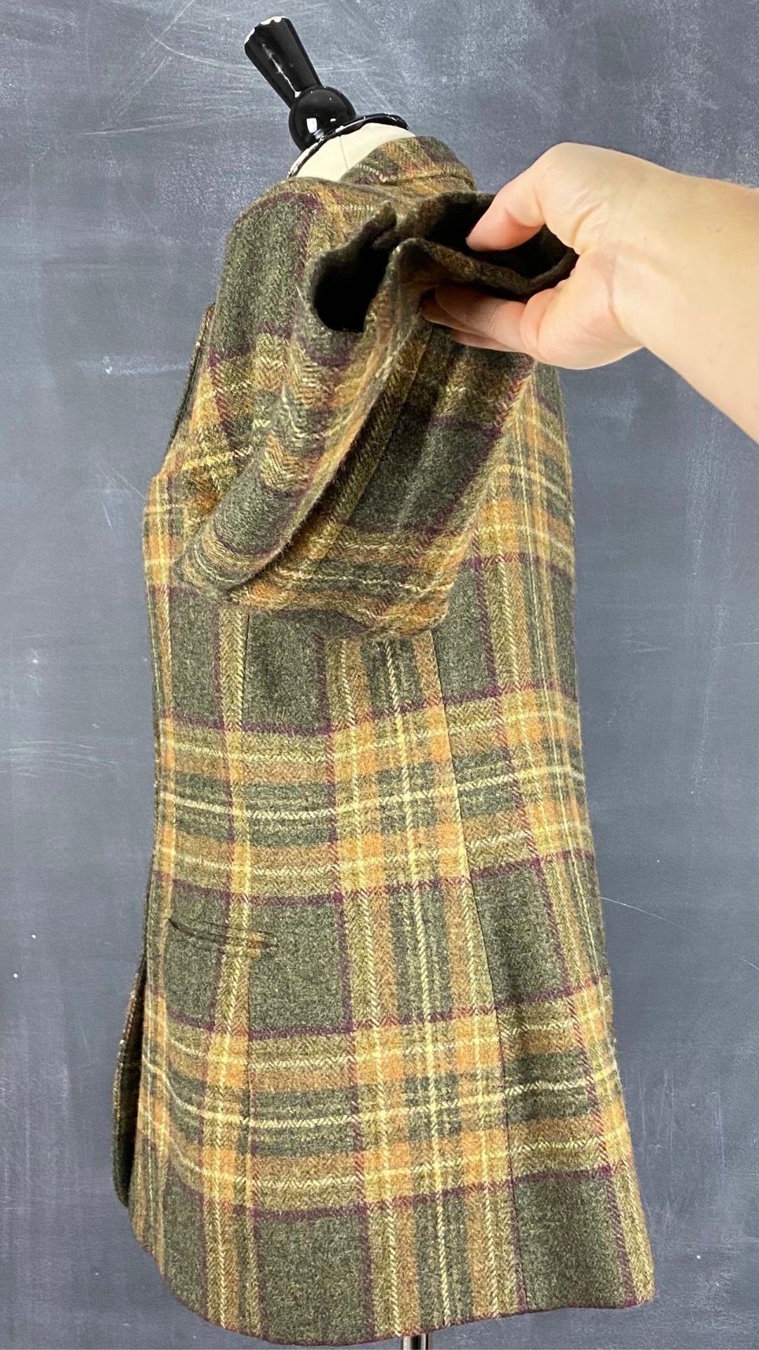 Blazer à carreaux en laine Lauren Ralph Lauren, taille 14 petite. Vue des détails de côté.