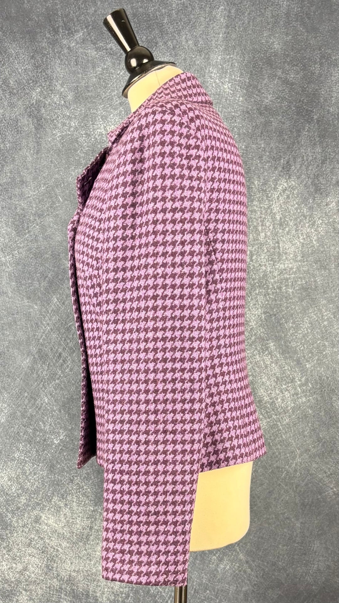 Blazer pied de poule mauve L'officiel, taille 8. Vue de côté.