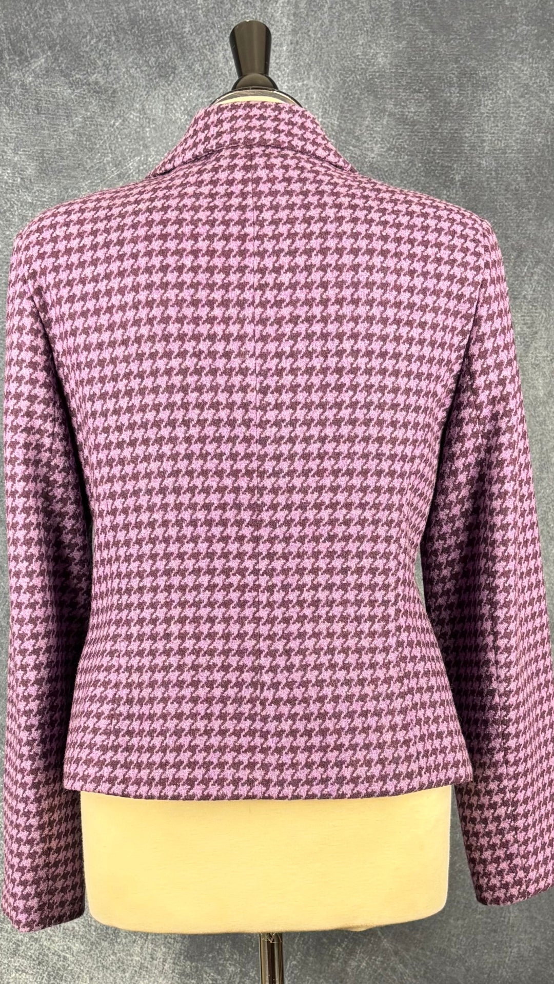 Blazer pied de poule mauve L'officiel, taille 8. Vue de dos.