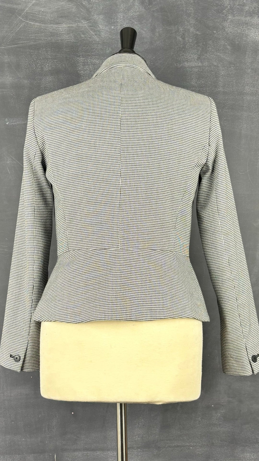 Blazer pied de poule Banana Republic, taille 4 petite. Vue de dos.