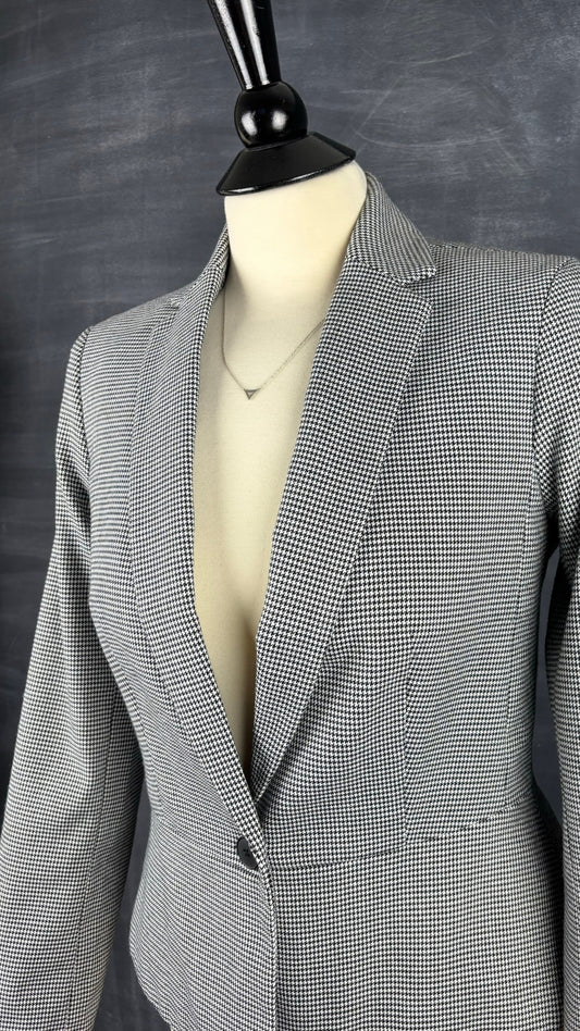Blazer pied de poule Banana Republic, taille 4 petite. Vue de l'encolure.