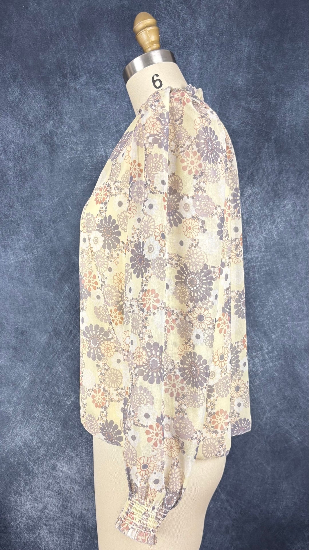 Blouse légère florale vaporeuse Wilfred, taille xs. Vue de côté.