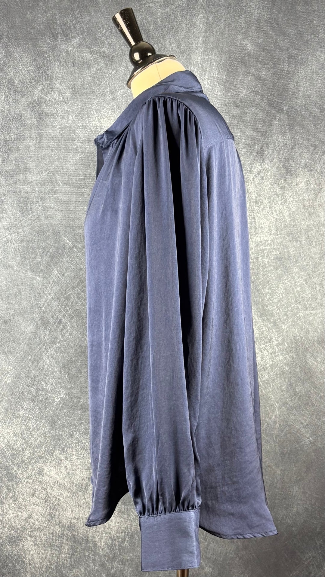 Blouse légère et fluide marine Banana Republic, taille xl. Vue de côté.