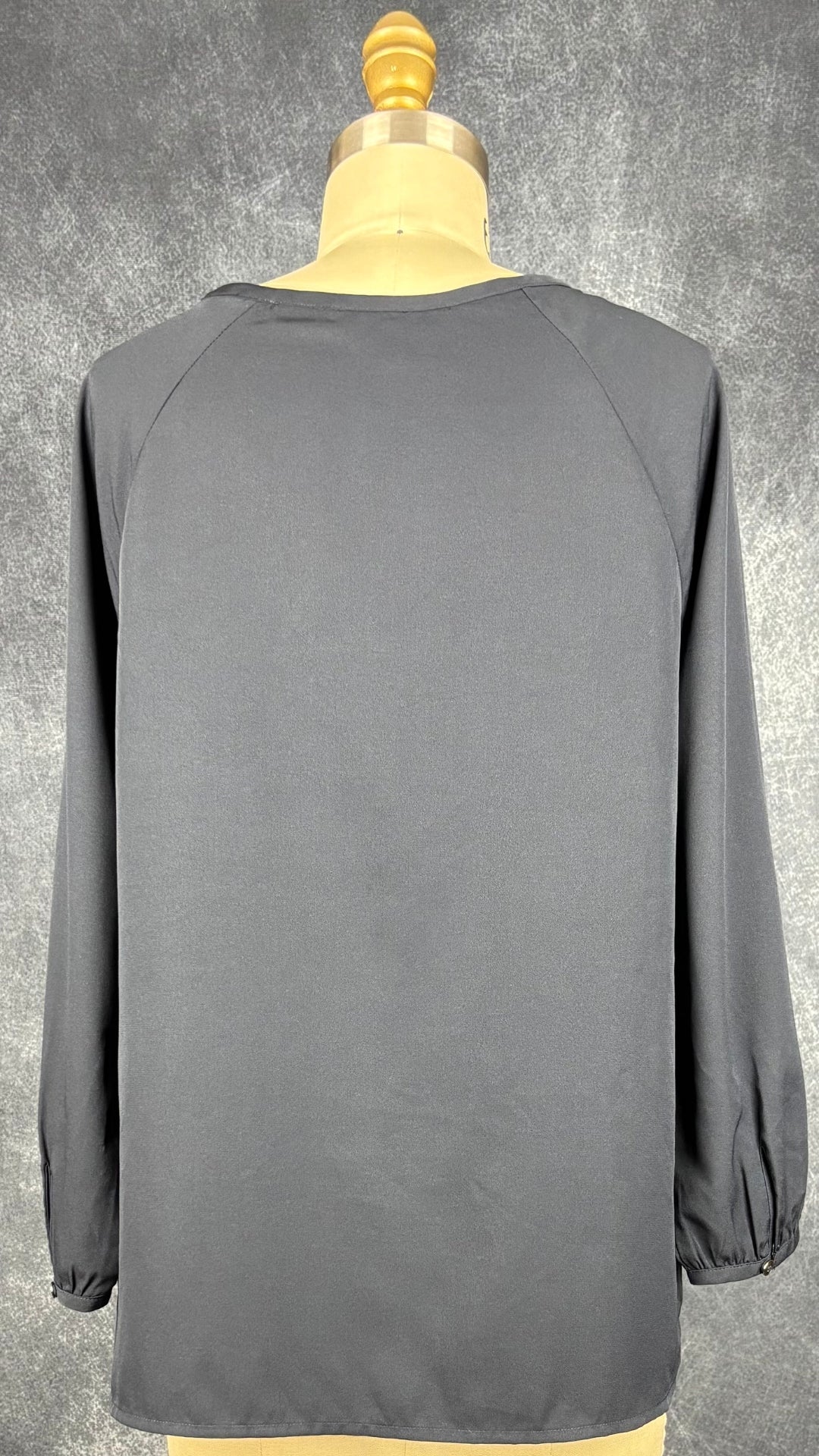 Blouse marine fluide Banana Republic, taille small. Vue de dos.