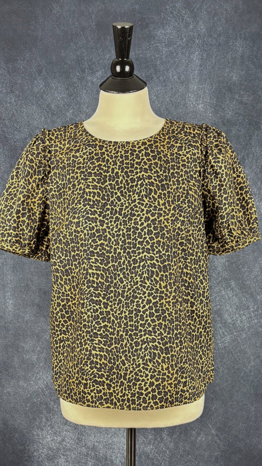 Blouse léopard en popeline de coton J.Crew, taille medium. Vue de face.