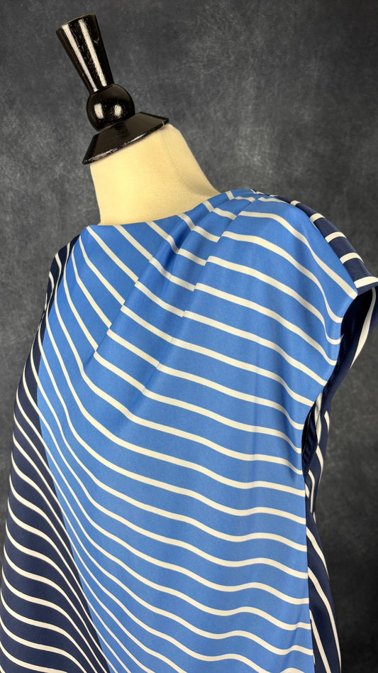 Blouse à rayures et détail plissé à l'épaule Maison Cinqcent, taille medium. Vue de l'encolure.