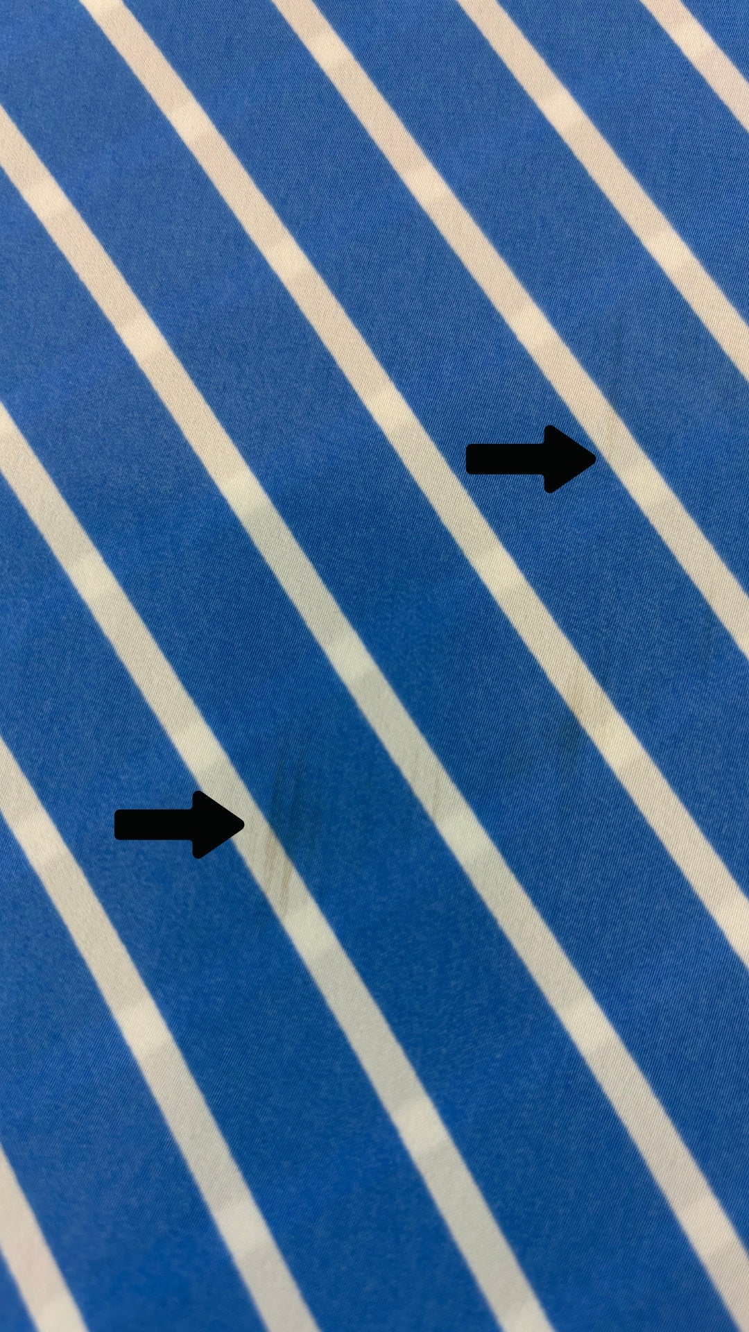 Blouse à rayures et détail plissé à l'épaule Maison Cinqcent, taille medium. Vue de près de légères imperfections.