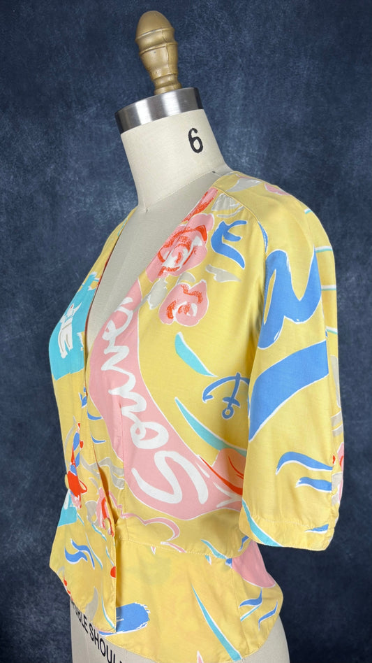 Blouse vintage jaune doux et motifs estivaux Gerard Darel, taille 36 (small). Vue de l'encolure.