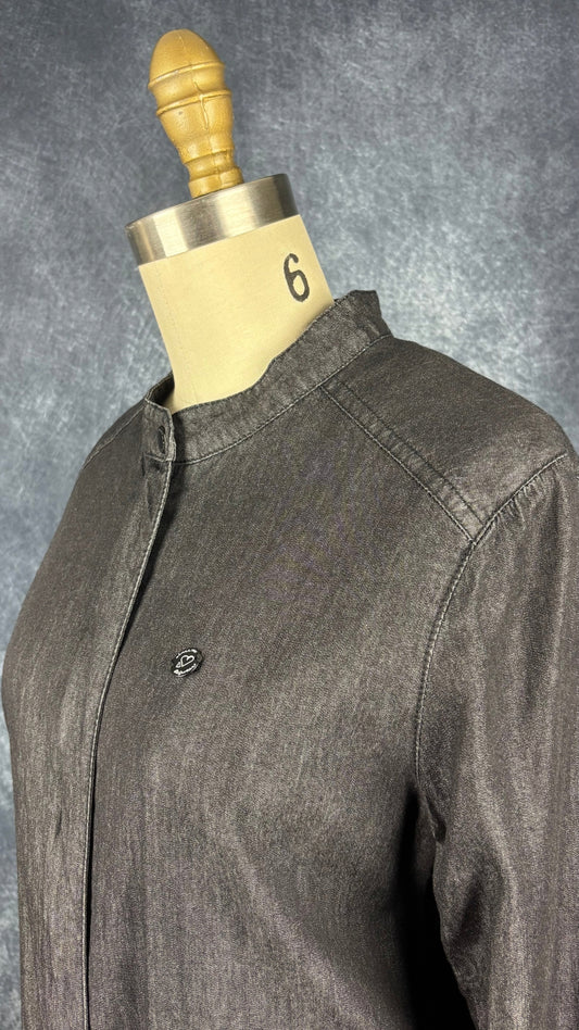 Blouson en chambray charcoal avec doublure fleurie Ragwear, taille small. Vue de l'encolure.