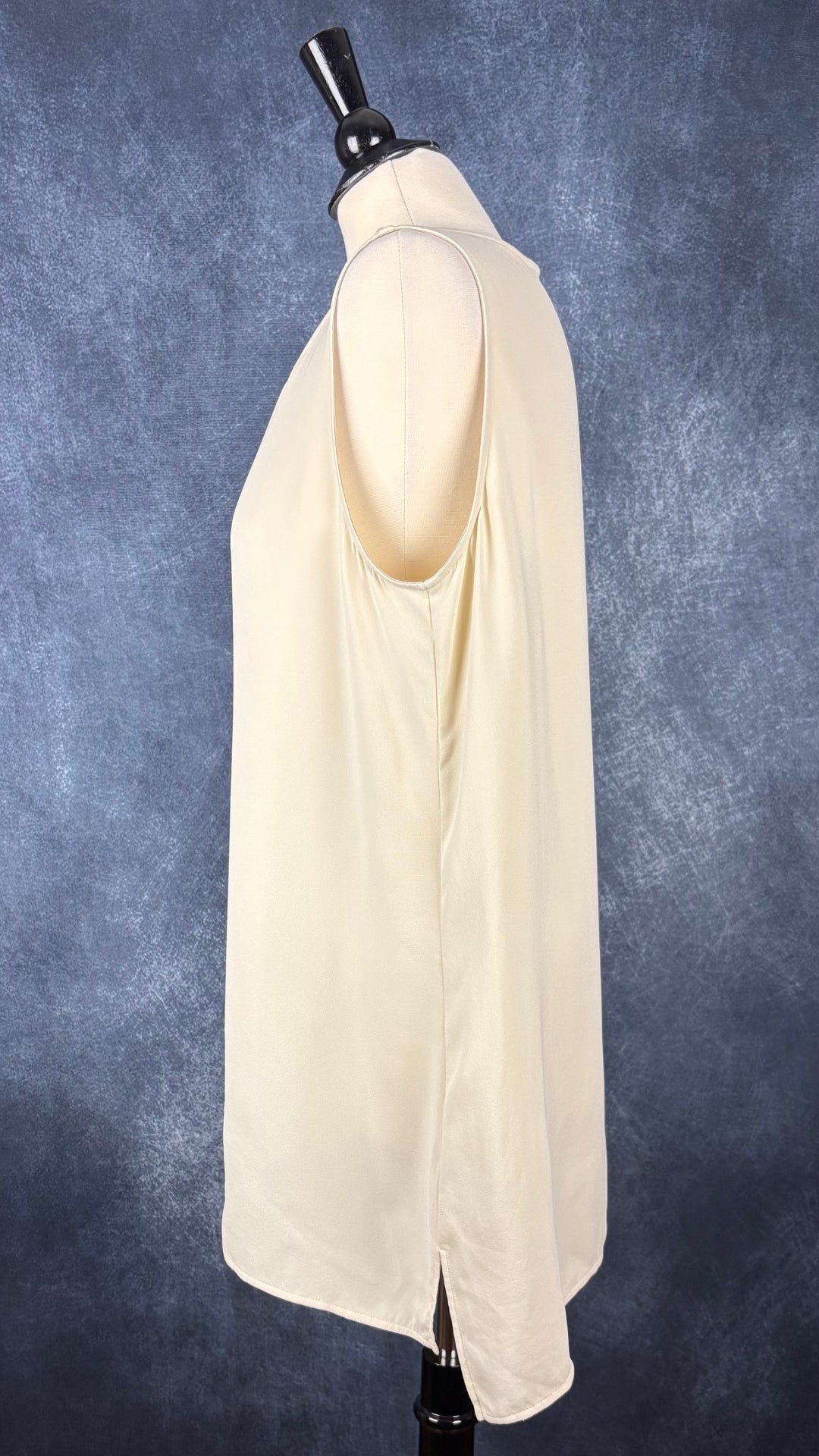 Camisole beige crème Lafayette 148 New York, taille xl. Vue de côté.