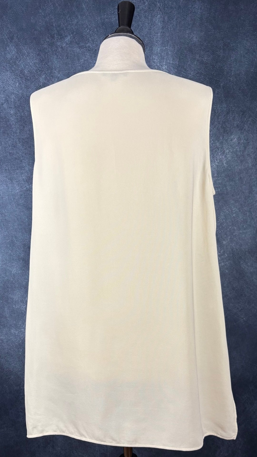 Camisole beige crème Lafayette 148 New York, taille xl. Vue de dos.