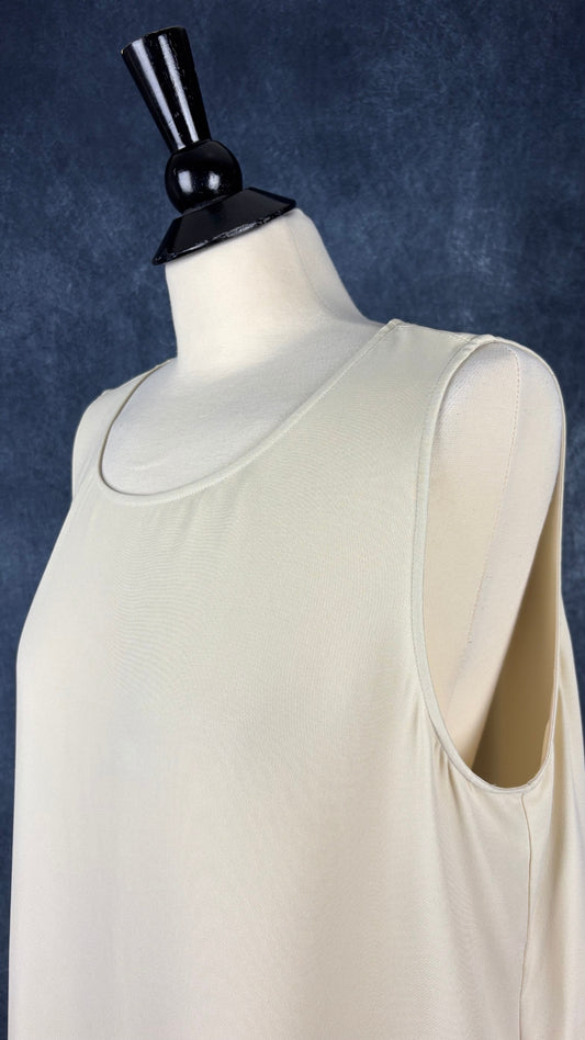 Camisole beige crème Lafayette 148 New York, taille xl. Vue de l'encolure.