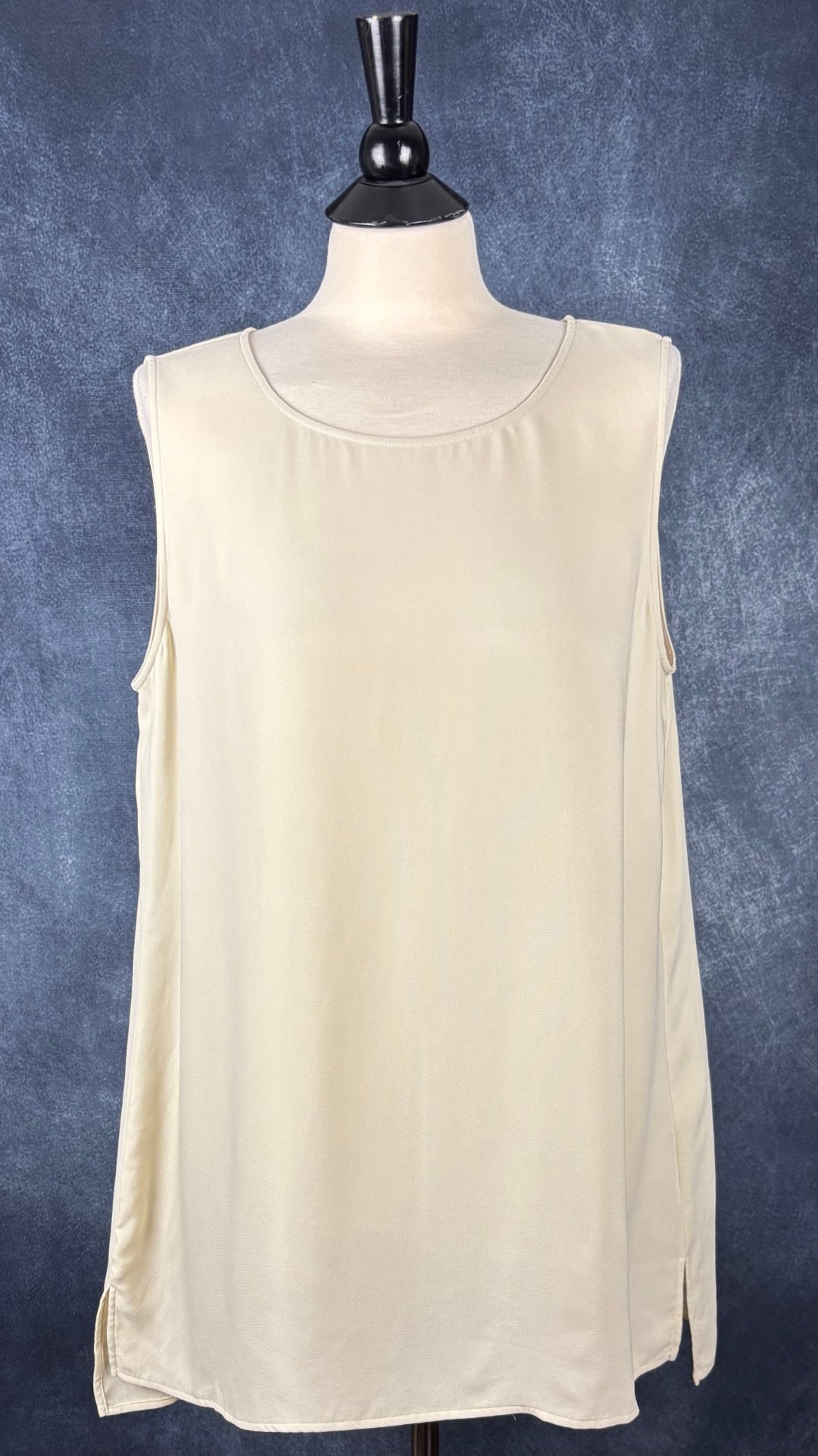 Camisole beige crème Lafayette 148 New York, taille xl. Vue de face.