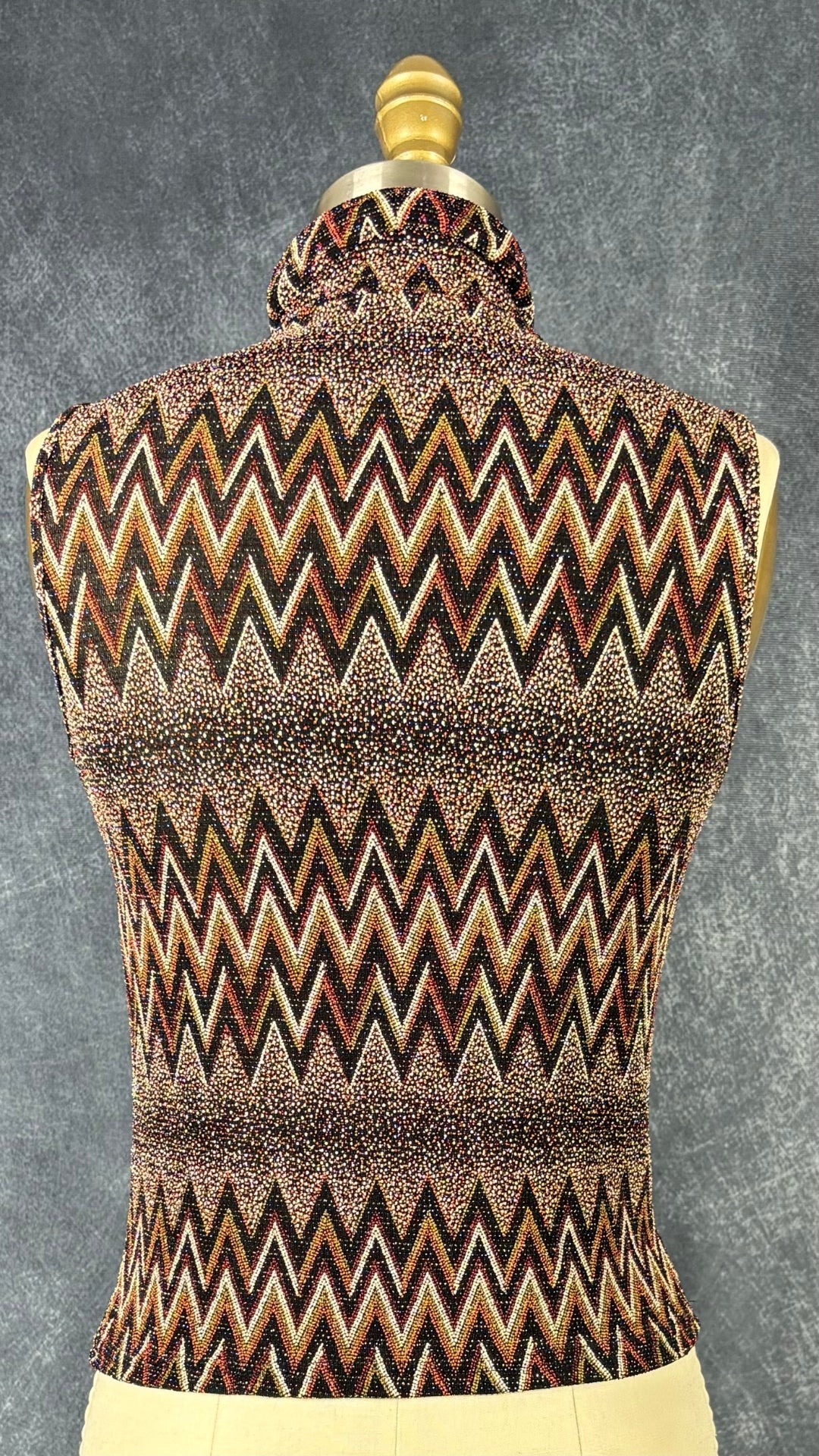 Camisole festive à col montant Sinequanone, taille estimée à xs/s. Vue de dos.