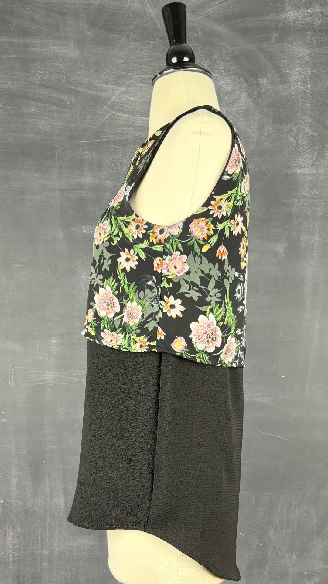 Camisole fluide haut floral Cherry Bobin, taille xs. Vue de côté.