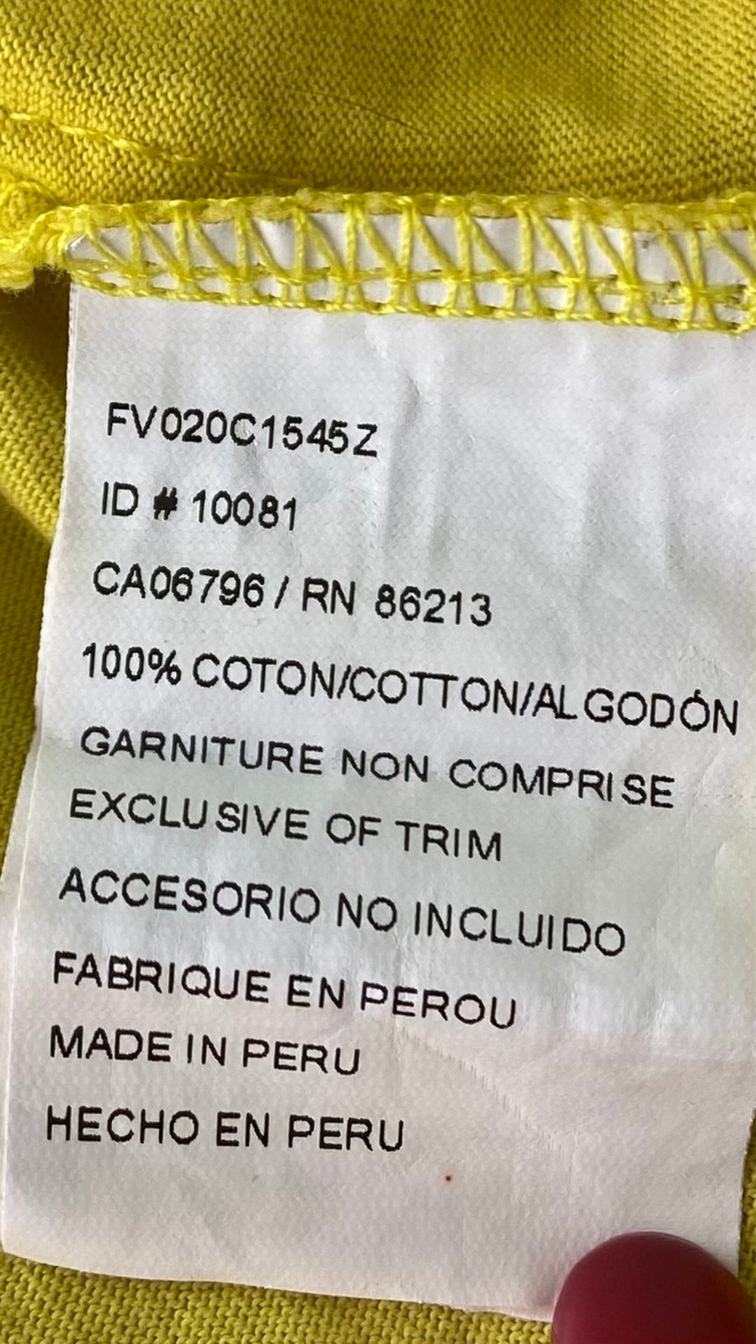 Camisole jaune en coton pima Tristan, taille small. Vue de l'étiquette de composition.