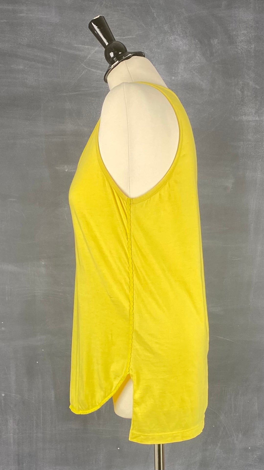 Camisole jaune en coton pima Tristan, taille small. Vue de côté.
