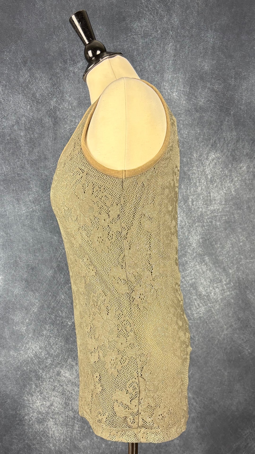 Camisole kaki en dentelle étincelante Luisa Cerano, taille 8. Vue de côté.