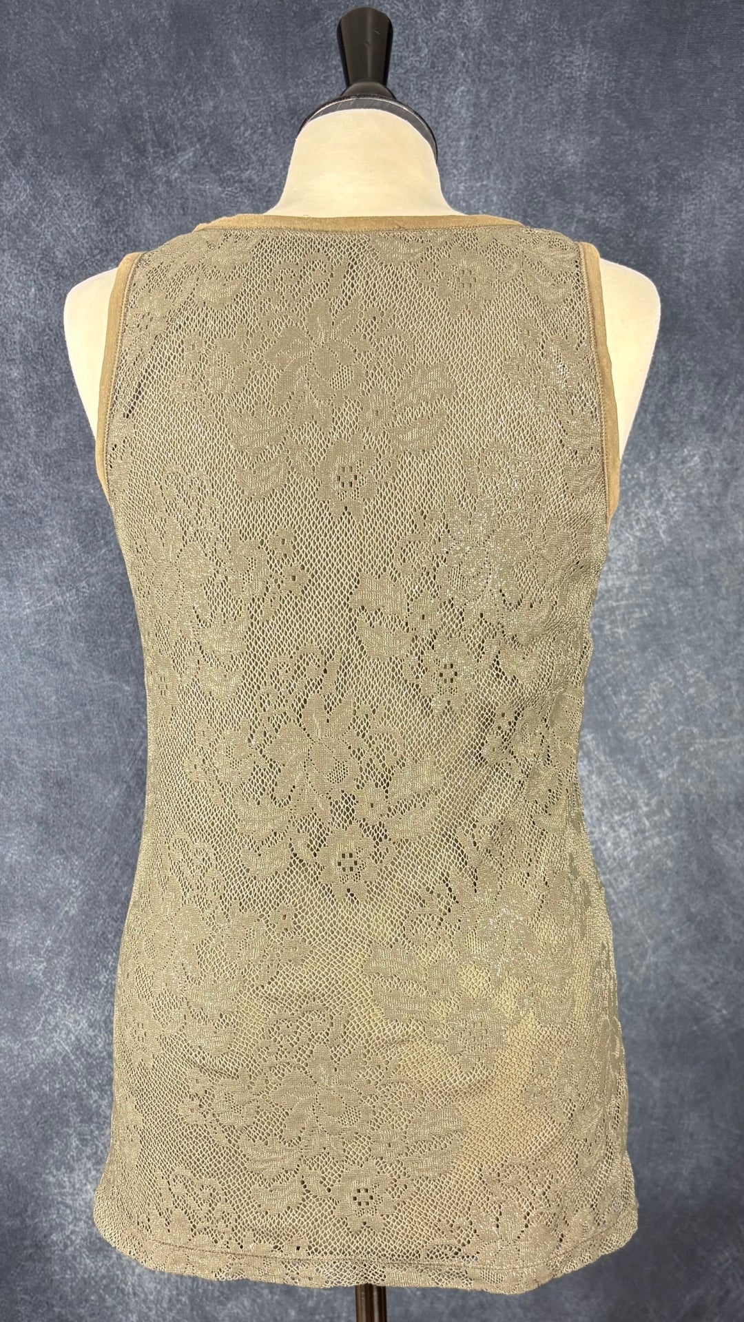 Camisole kaki en dentelle étincelante Luisa Cerano, taille 8. Vue de dos.