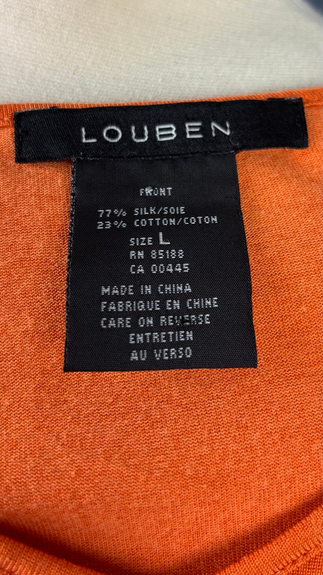 Camisole orange en mélange soie et coton Louben, taille medium. Vue de l'étiquette.