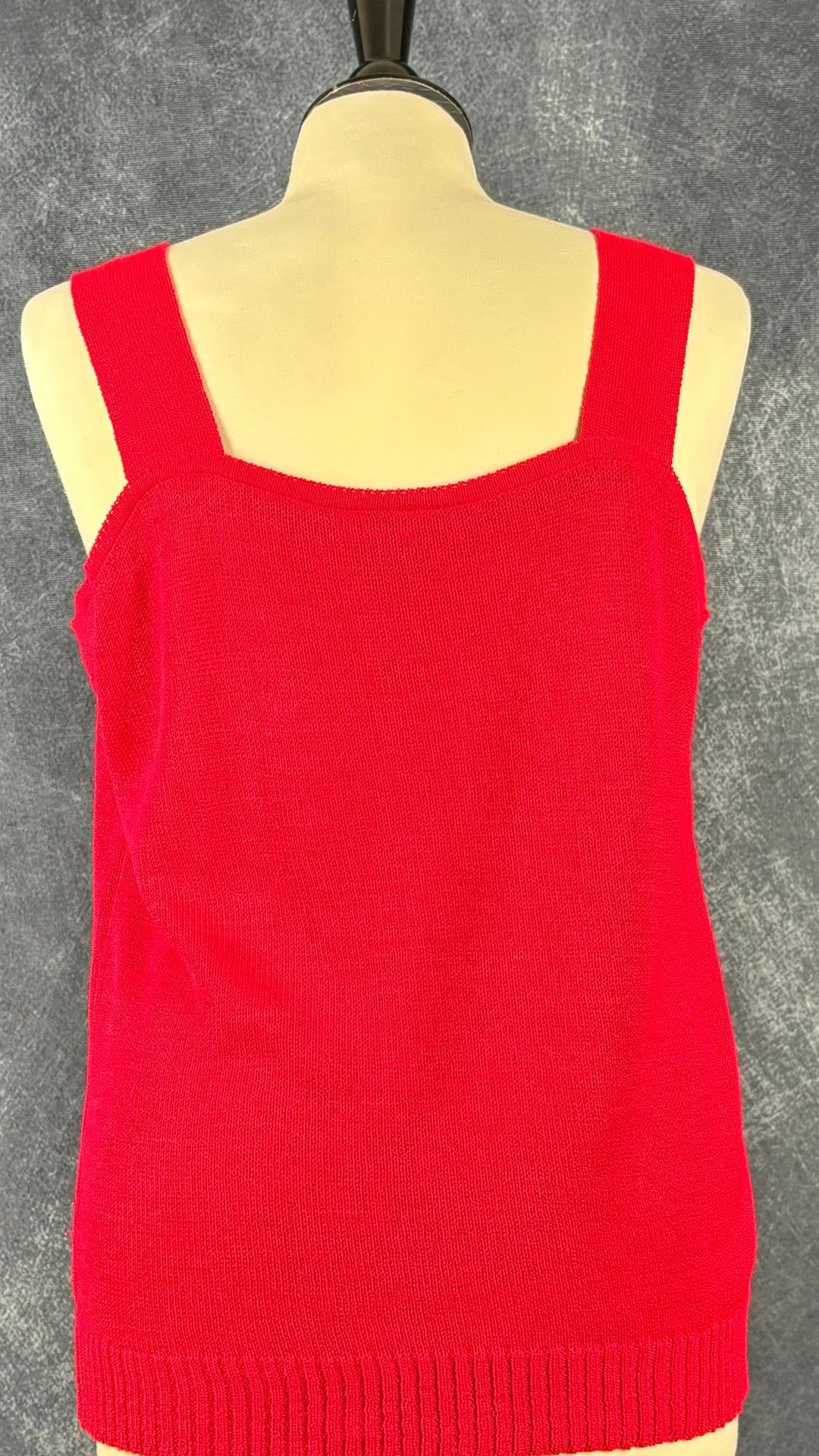 Camisole vintage en tricot rouge Maglificio Emma, taille s/m. Vue de dos.