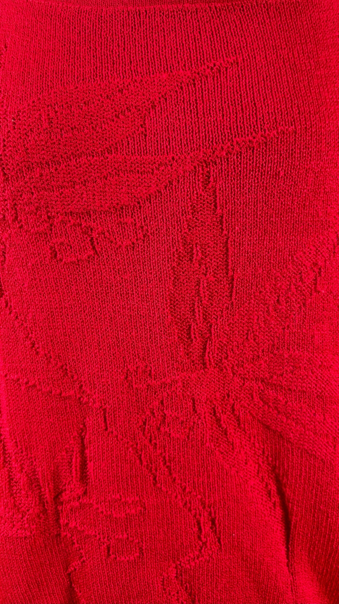 Camisole vintage en tricot rouge Maglificio Emma, taille s/m. Vue de près du tissu.