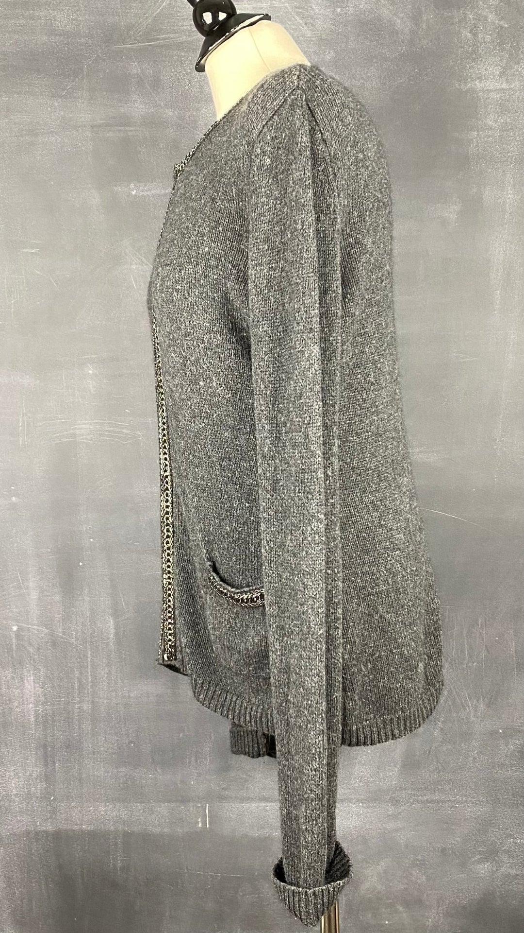 Cardigan gris détails chics Gerard Darel, taille 3 (large). Vue de côté.