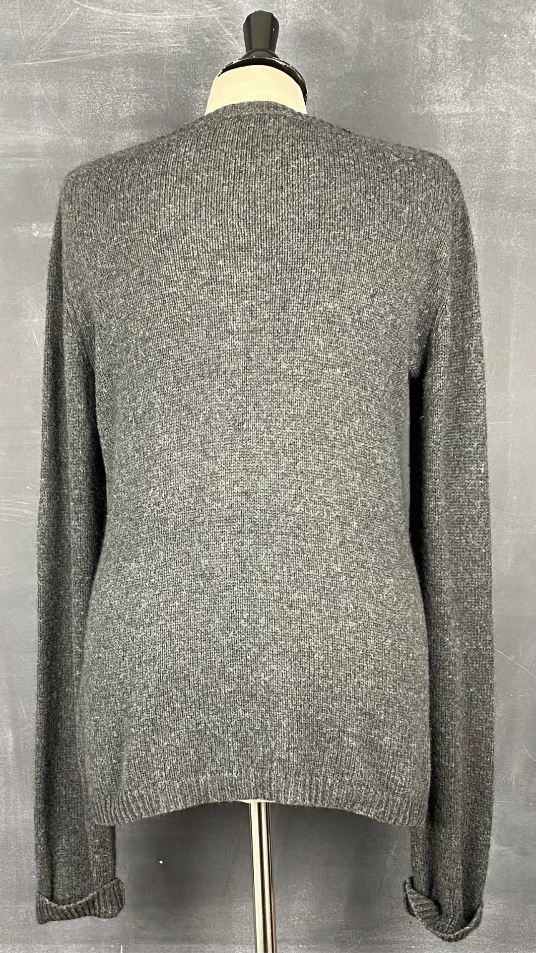Cardigan gris détails chics Gerard Darel, taille 3 (large). Vue de dos.