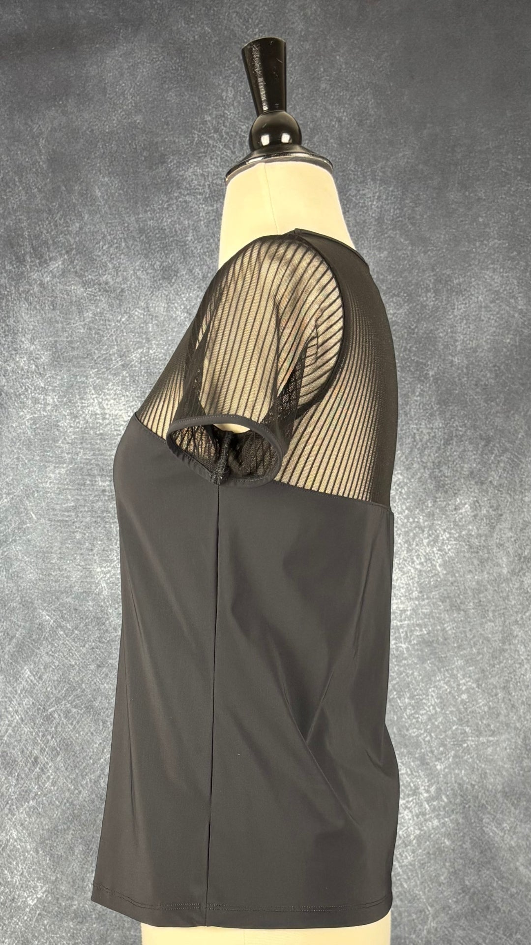Chandail noir bi-matière Tristan, taille xs. Vue de côté.