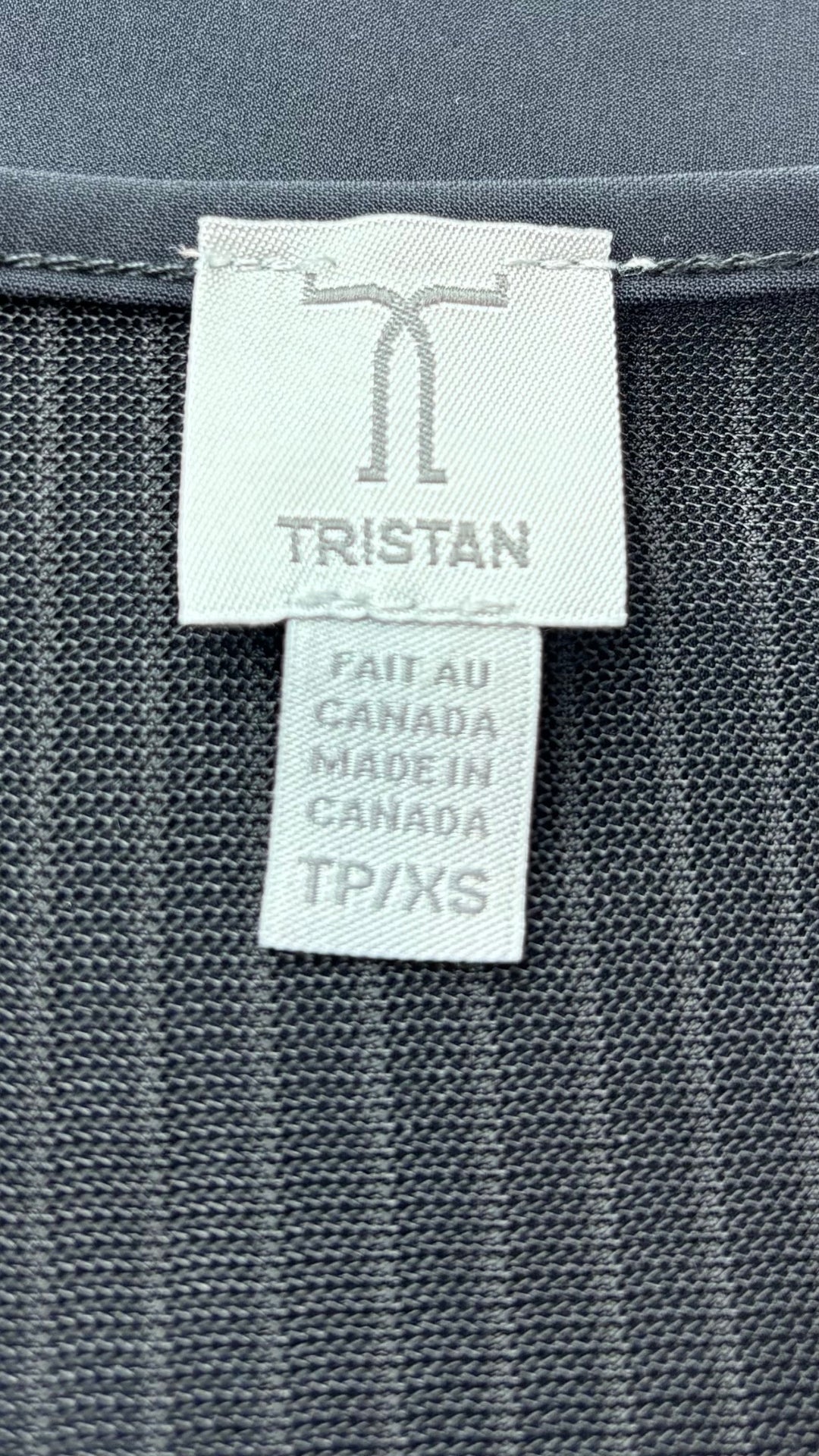 Chandail noir bi-matière Tristan, taille xs. Vue de l'étiquette.