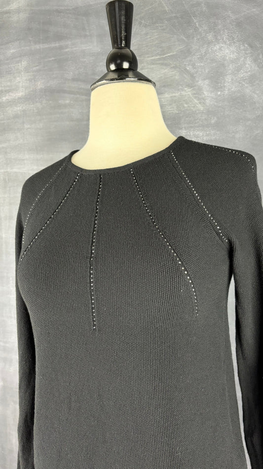 Chandail noir en tricot avec strass à l'encolure, Oui, taille xs/4. Vue de l'encolure.