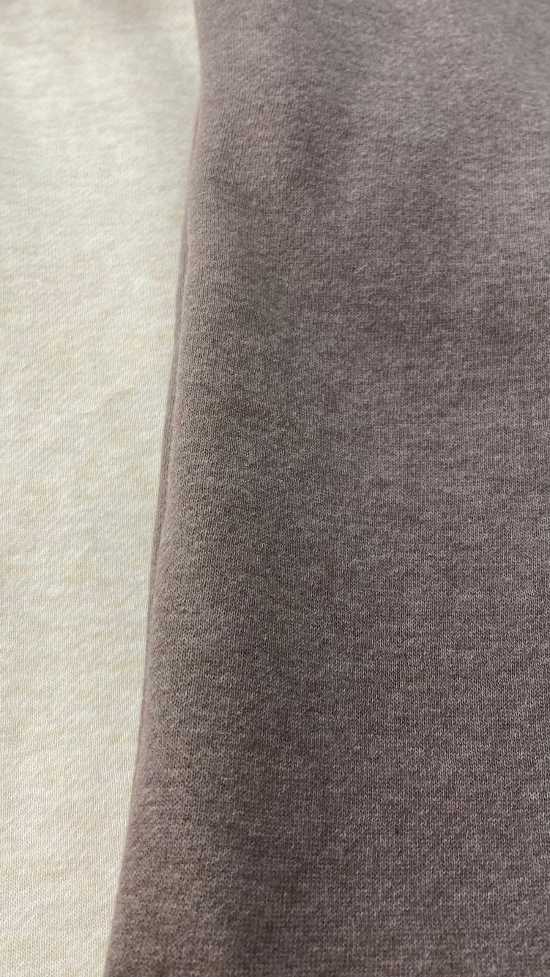 Chandail ouaté col rond confort suprême, Sève&Co., plusieurs tailles disponibles, 2 couleurs. Vue des 2 couleurs disponibles.