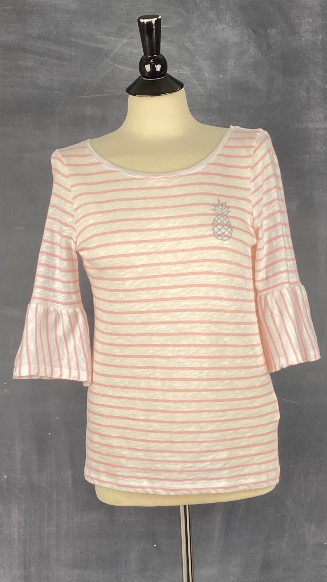 Chandail rayures rose petites manches trompettes, Marc Aurel, taille 34 (xs-s). Vue de face.