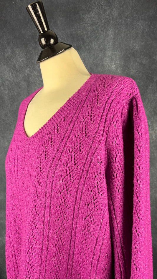 Chandail en tricot rose-mauve à col en V Joie, taille 2X (xl). Vue de l'encolure.