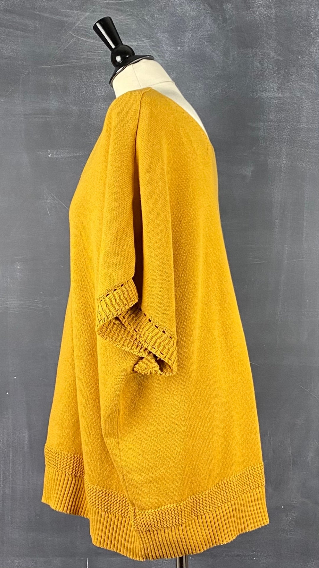 Chandail tricot manche cape ocre Joie, taille 3X. Vue de côté.
