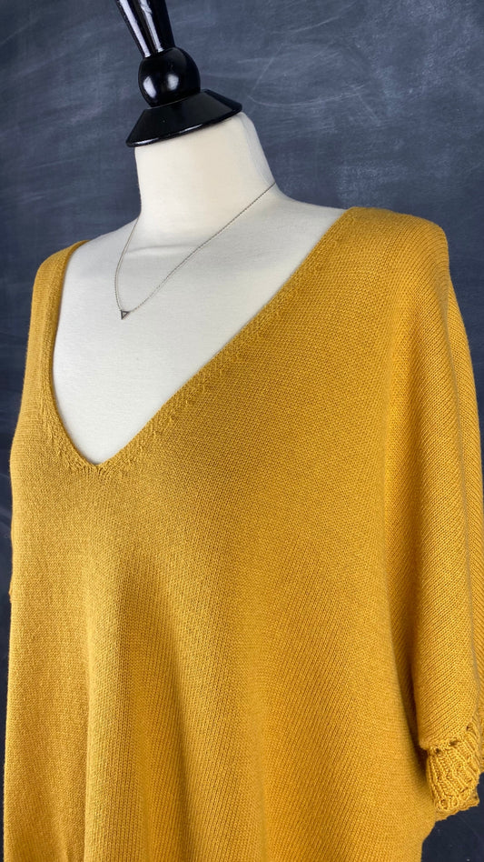 Chandail tricot manche cape ocre Joie, taille 3X. Vue de l'encolure.