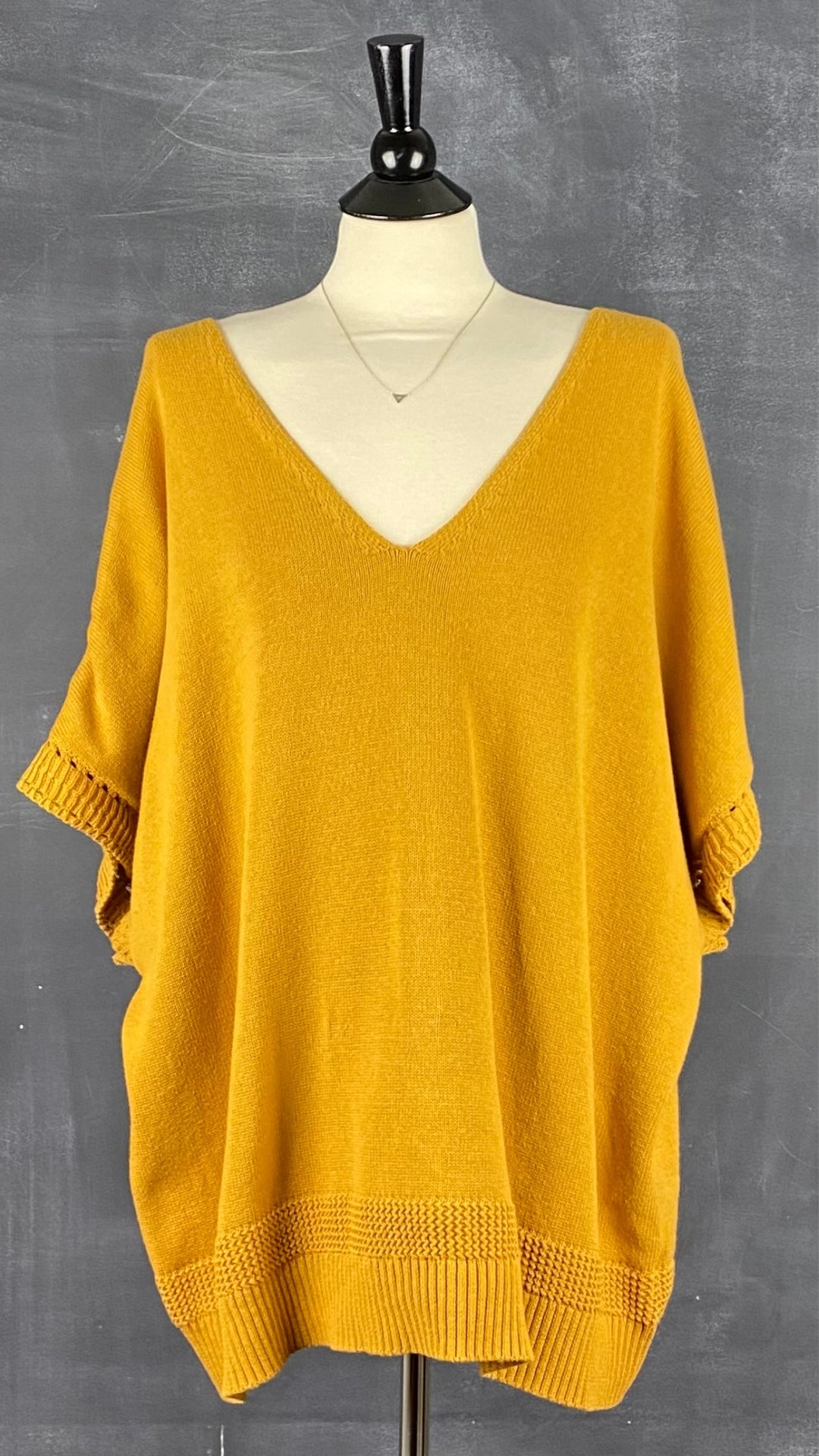 Chandail tricot manche cape ocre Joie, taille 3X. Vue de face.