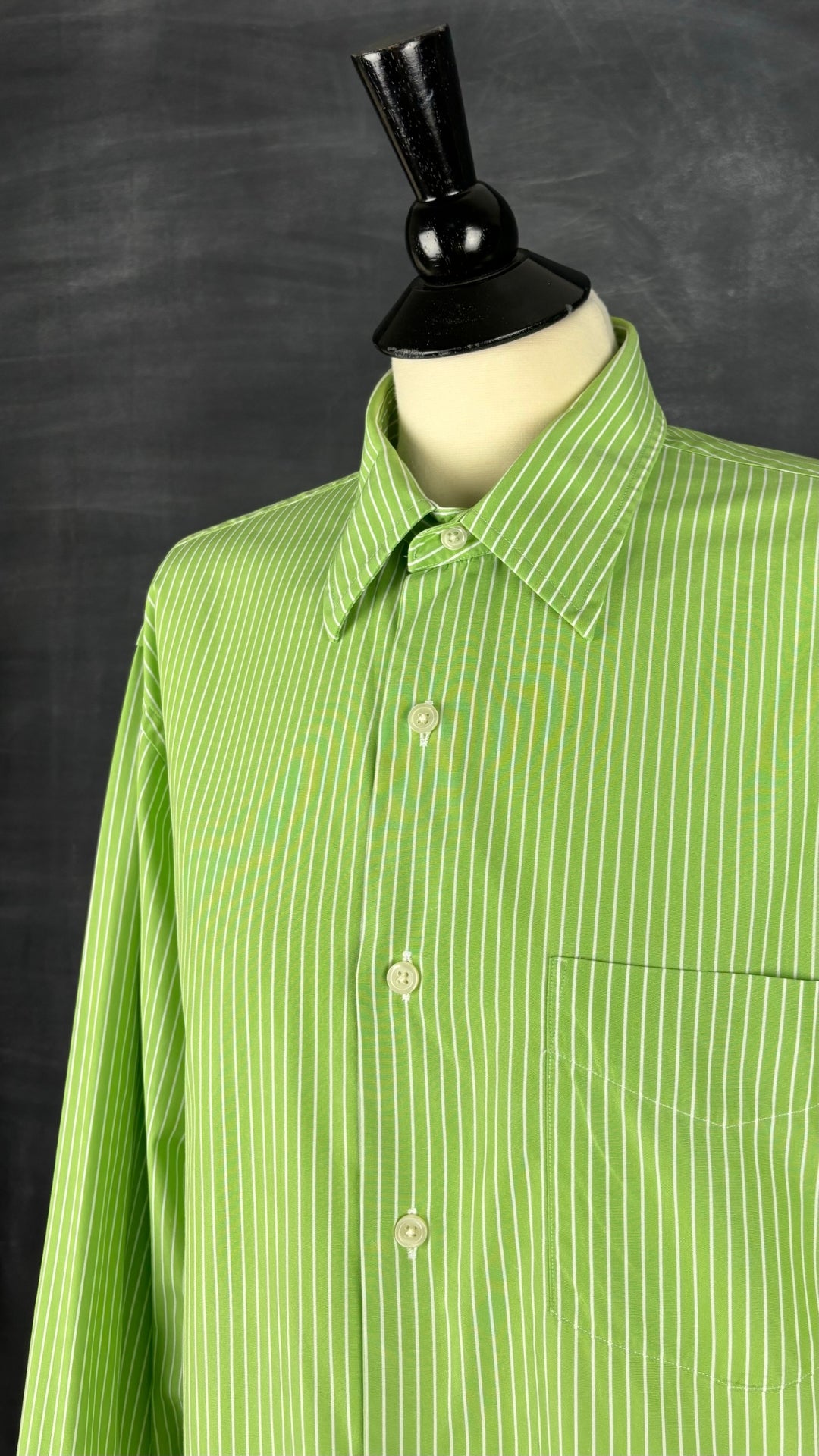 Chemise à rayures vertes J.Crew, taille medium. Vue de l'encolure.