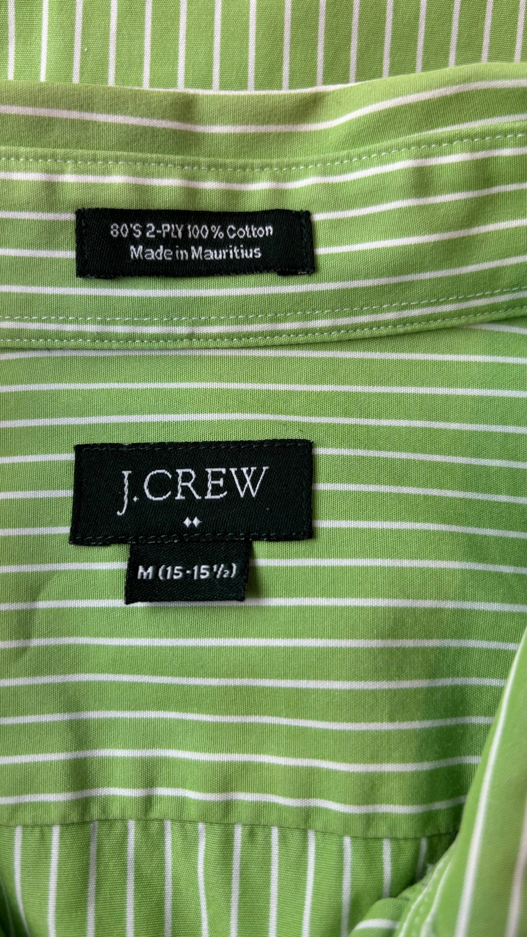 Chemise à rayures vertes J.Crew, taille medium. Vue de l'étiquette.