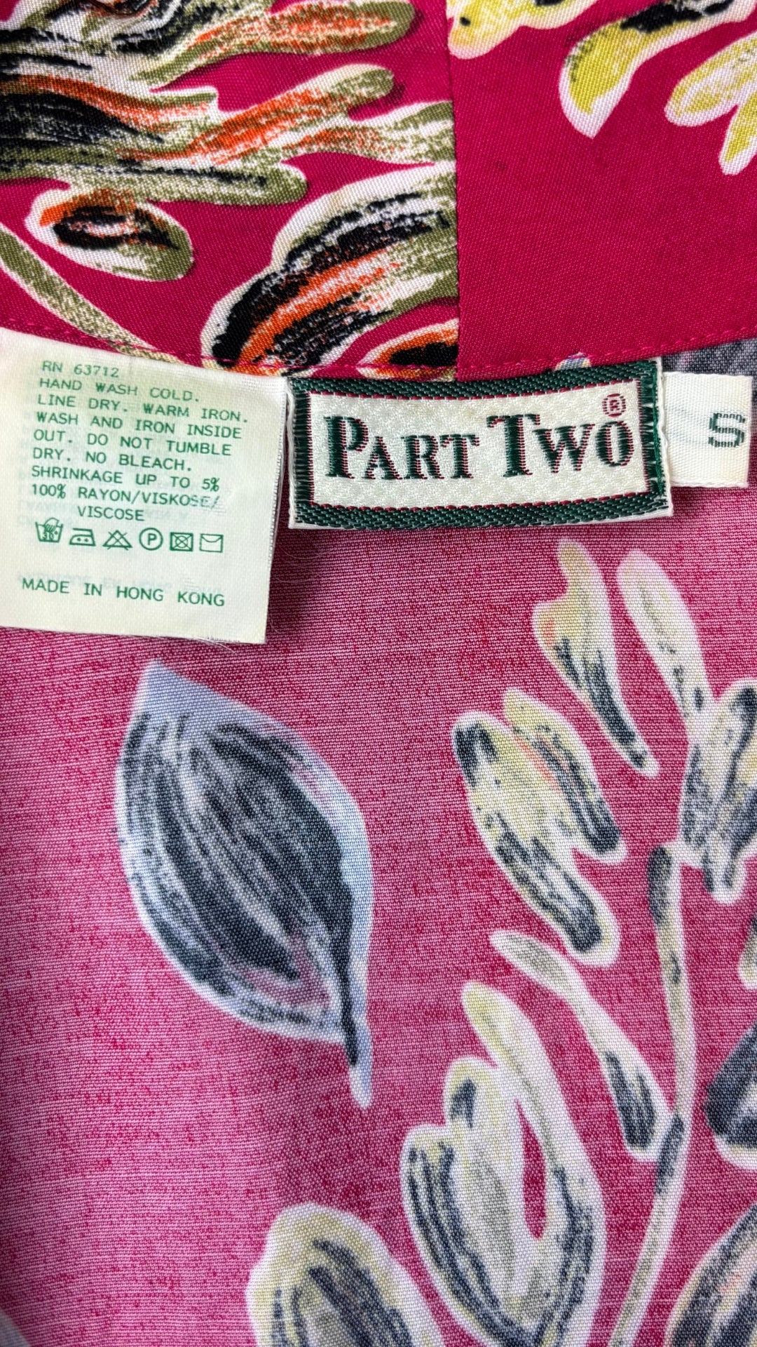 Chemisier court vintage à motifs tropicaux Part Two, taille small. Vue de l'étiquette.