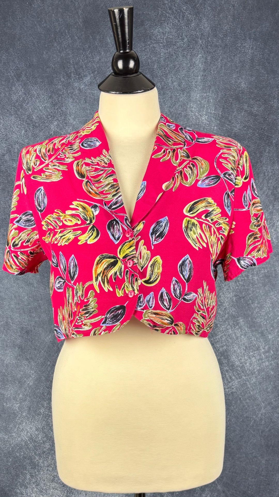 Chemisier court vintage à motifs tropicaux Part Two, taille small. Vue de face.
