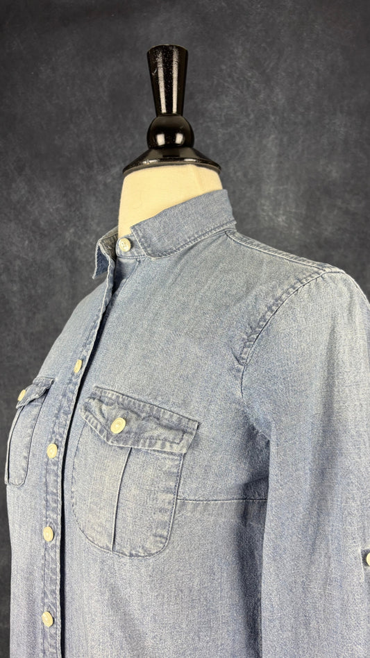 Chemisier en denim pâle J.Crew, taille xxs. Vue de l'encolure.