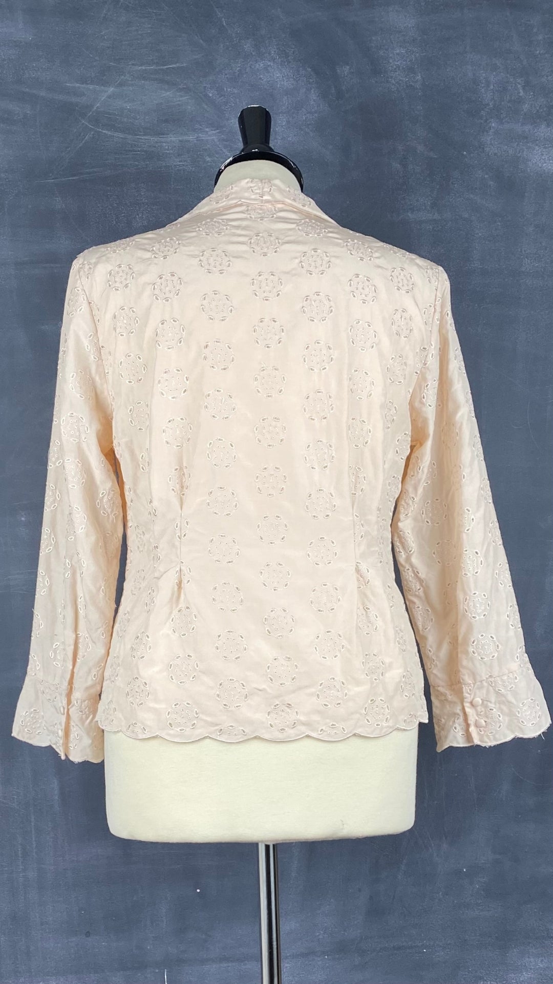 Chemisier douce broderie en mélange de soie et de coton, Winter Silk, taille small. Vue de dos.