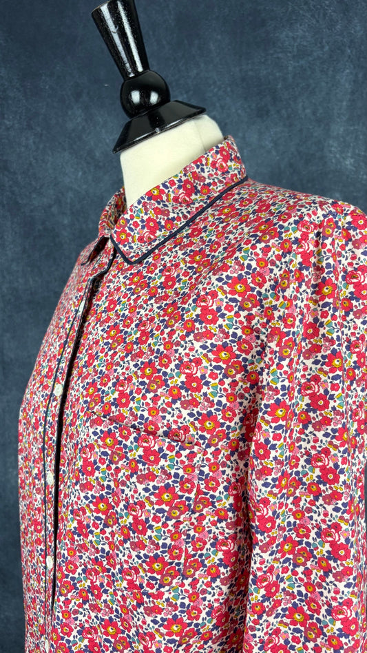 Chemisier à motifs floraux Liberty de J.Crew, taille 12 (m/l). Vue de l'encolure.