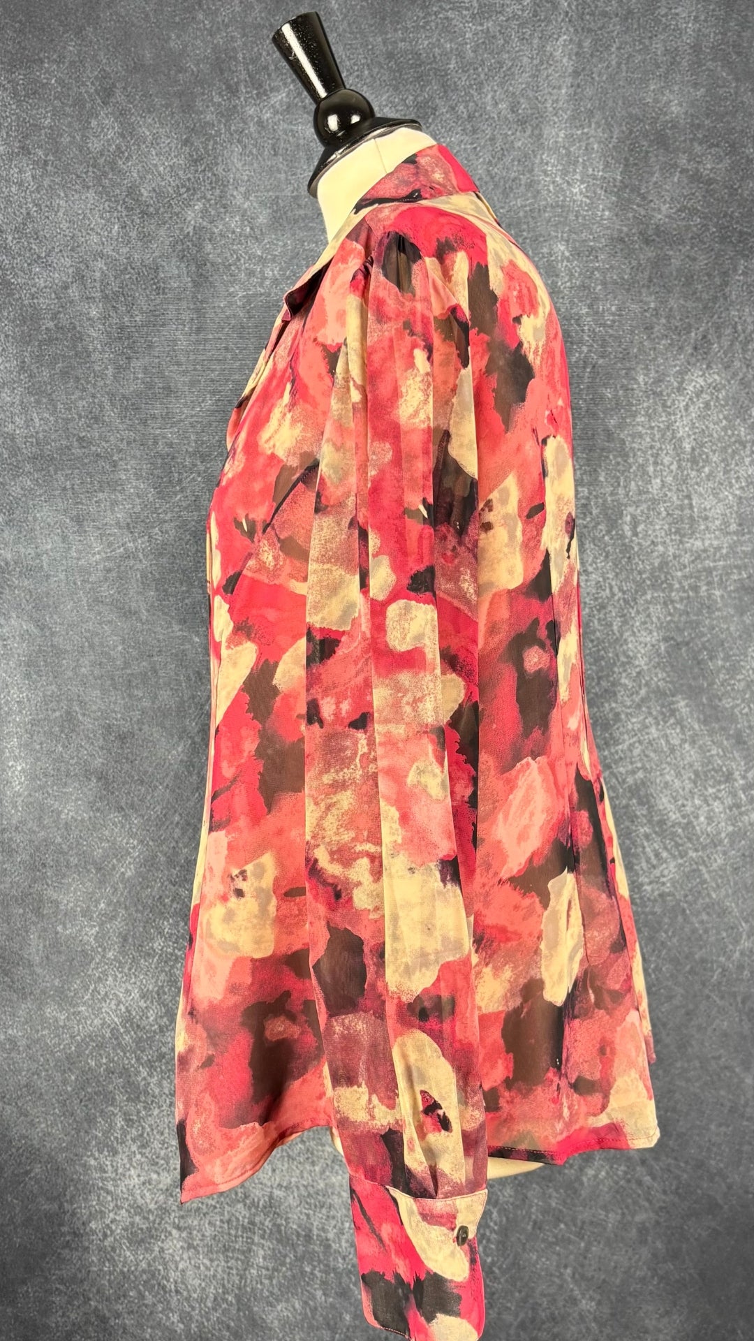 Chemisier vaporeux floral Jones New York Collection, taille 16 (l/xl). Vue de côté.