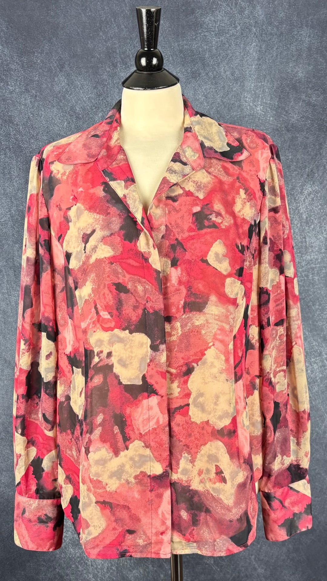 Chemisier vaporeux floral Jones New York Collection, taille 16 (l/xl). Vue de face.