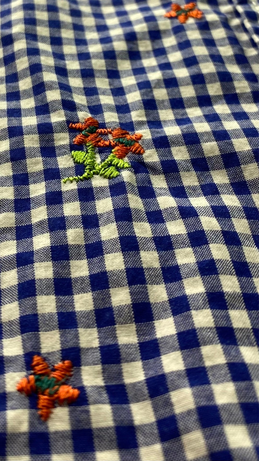Chemisier vichy avec broderies de fleurs Tristan, taille xs. Vue du tissu.